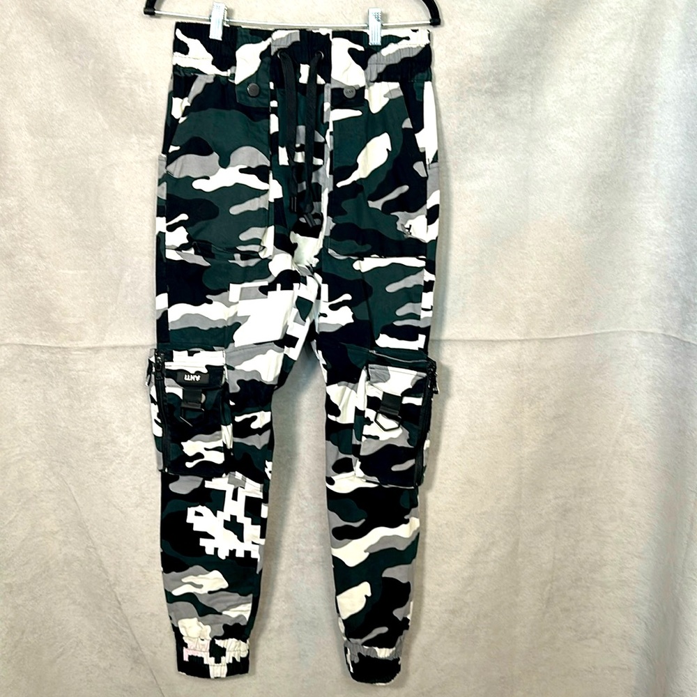✅ THE COOLEST CAMO PANTS‼️ Extra heavy weight cargo pants with the best style.